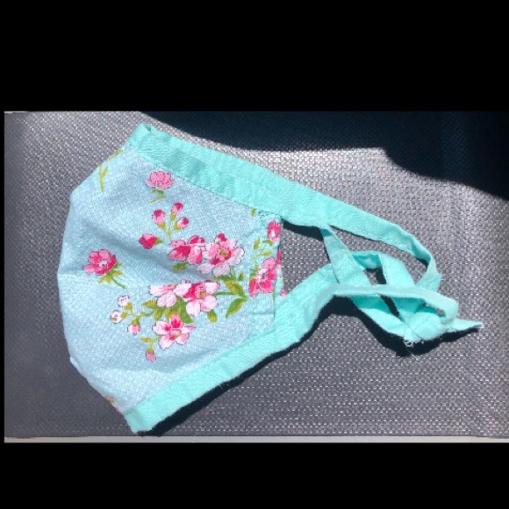 Mask. Floral print w/ ear ties.